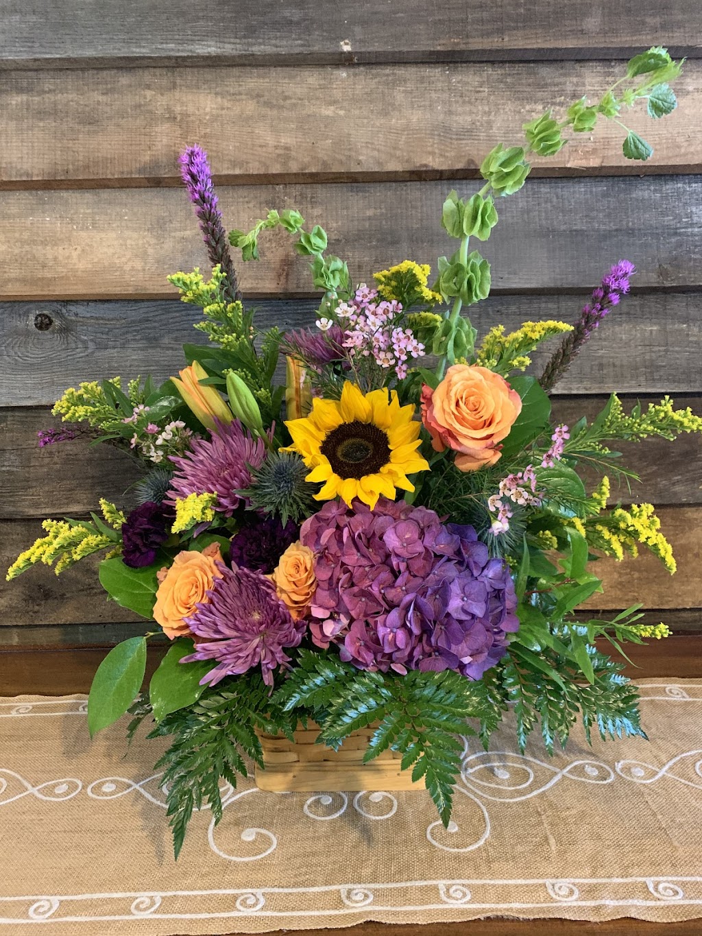 Boonville Flower & Decor | 106 W Main St, Boonville, NC 27011, USA | Phone: (336) 367-7651