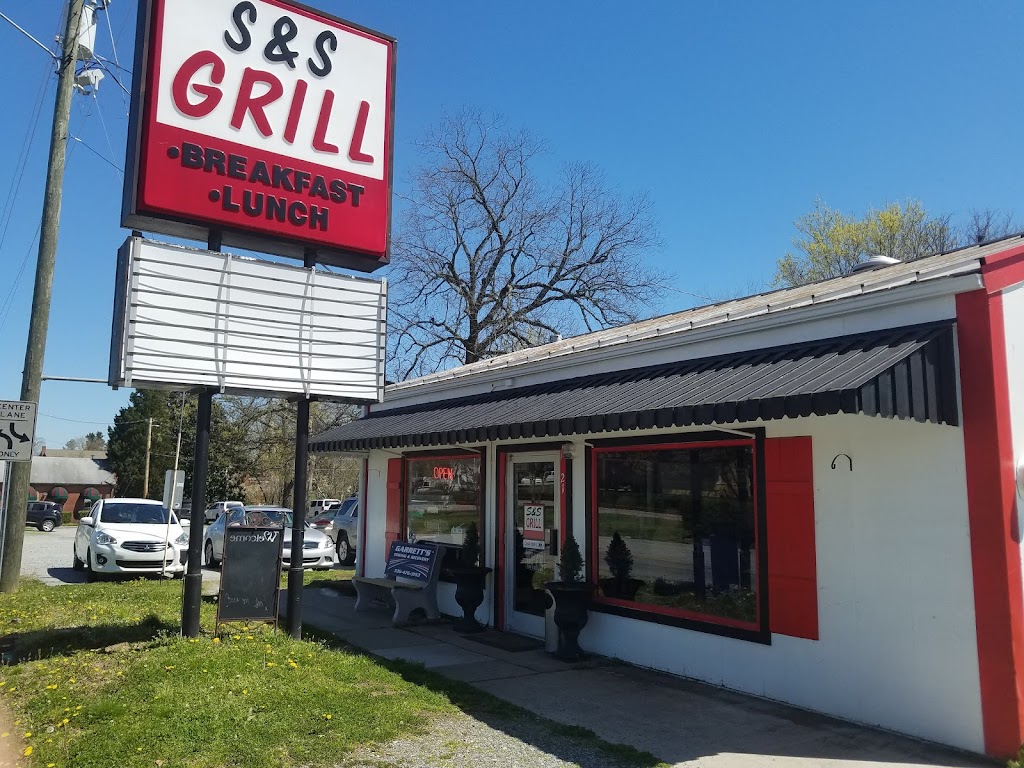 S & S Grill | 21 W Main St, Thomasville, NC 27360, USA | Phone: (336) 475-3417