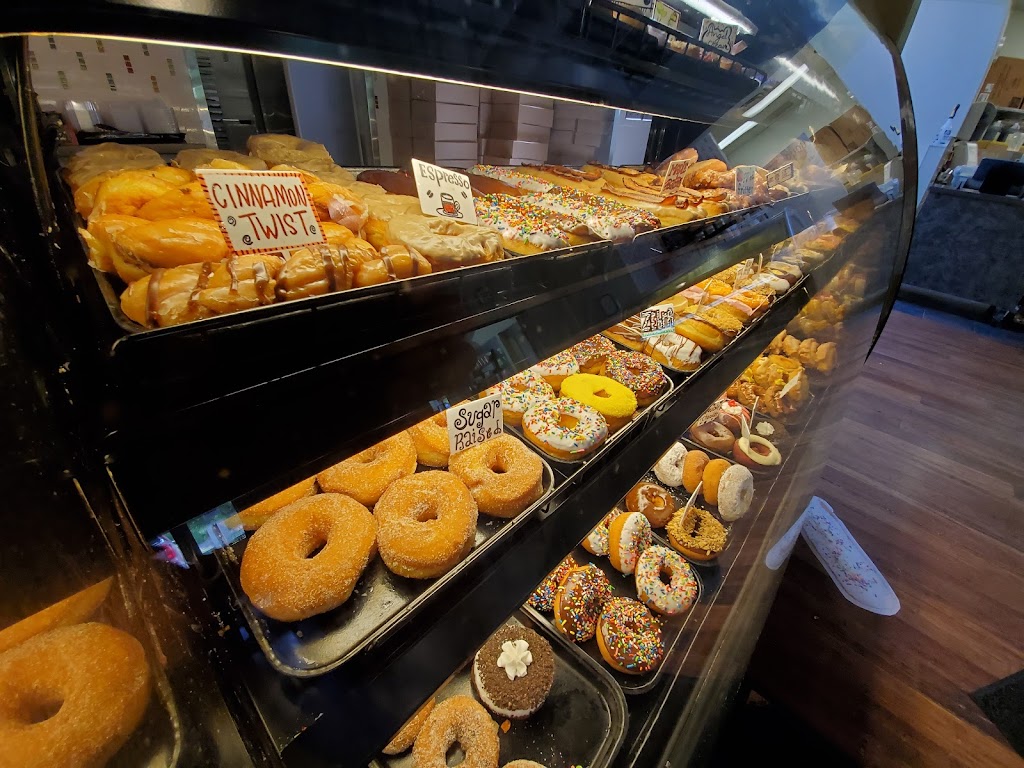 YoYo Donuts * Coffee * Ice Cream | 5757 Sanibel Dr, Minnetonka, MN 55343, USA | Phone: (952) 960-1800