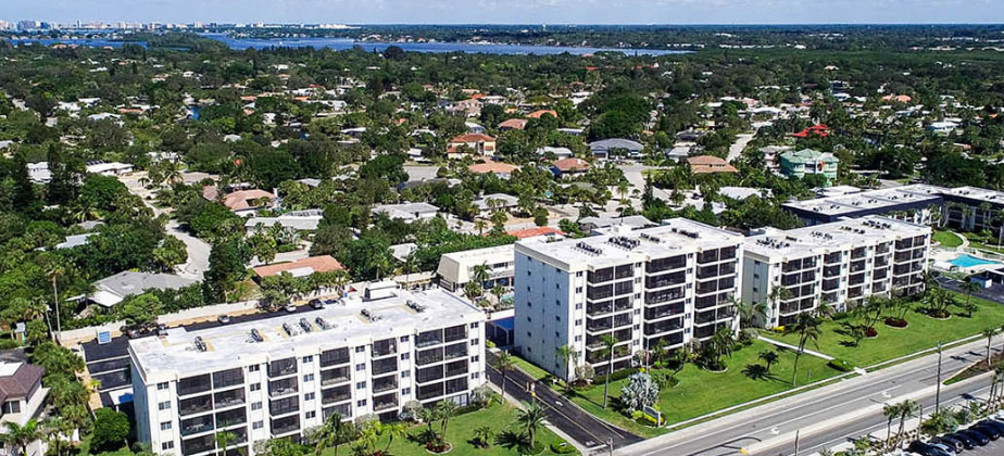 Crescent Royale Condominiums | 777 Beach Rd, Siesta Key, FL 34242, USA | Phone: (941) 349-7766