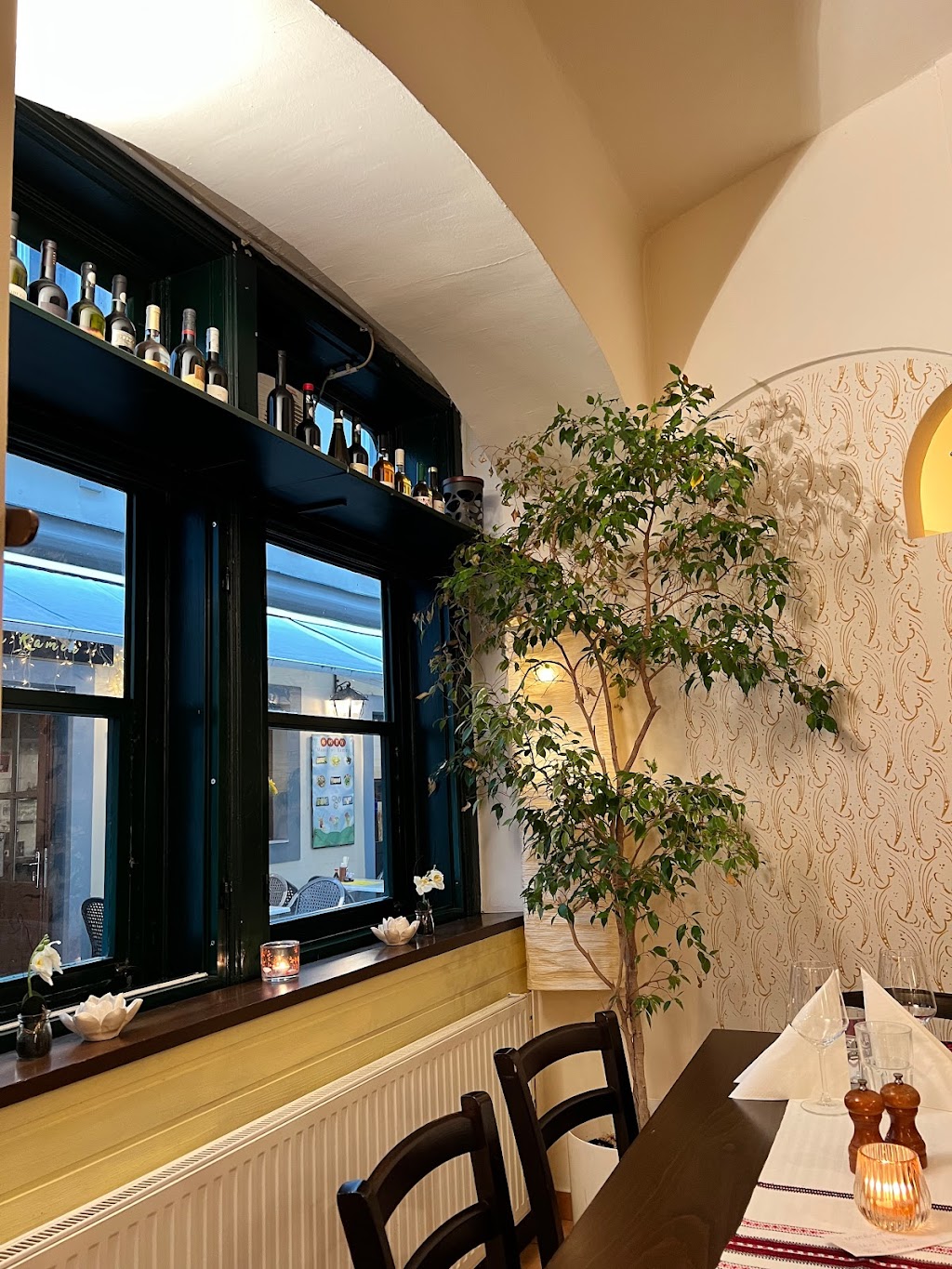 Restaurant Bukowina | Ballgasse 6, 1010 Wien, Austria | Phone: 01 5120628