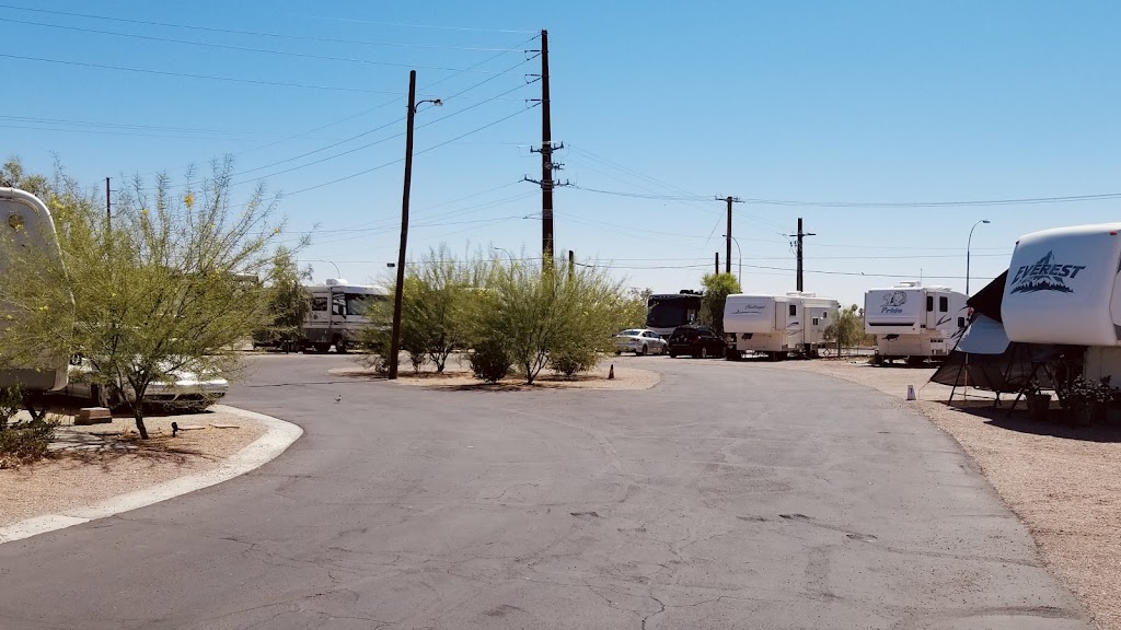 Country Cowboy RV Park | 597 E Old West Hwy, Apache Junction, AZ 85119, USA | Phone: (480) 982-3046