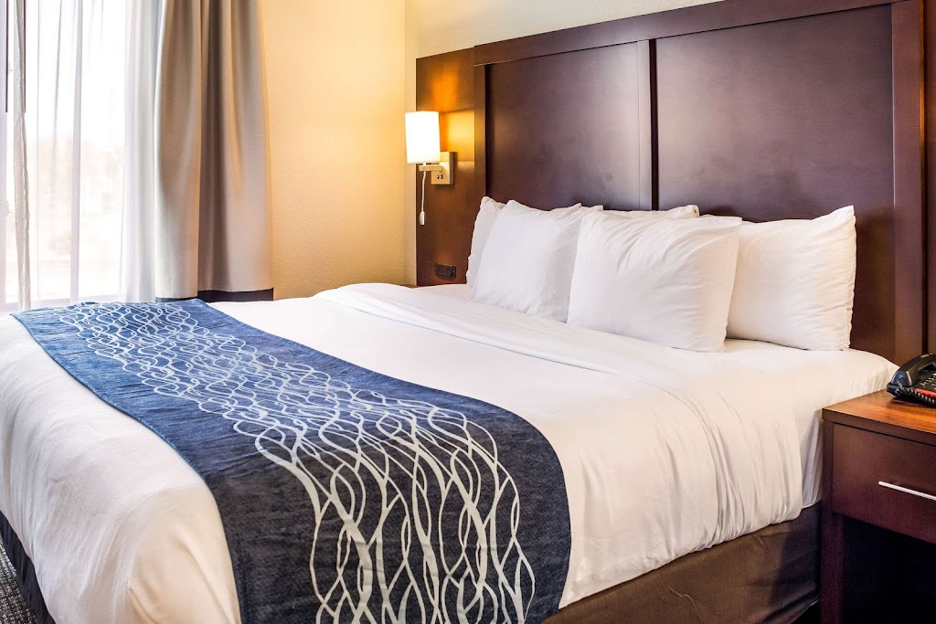 Comfort Inn & Suites Niagara Falls Blvd Usa | 6115 Niagara Falls Blvd, Niagara Falls, NY 14304, USA | Phone: (716) 524-2727