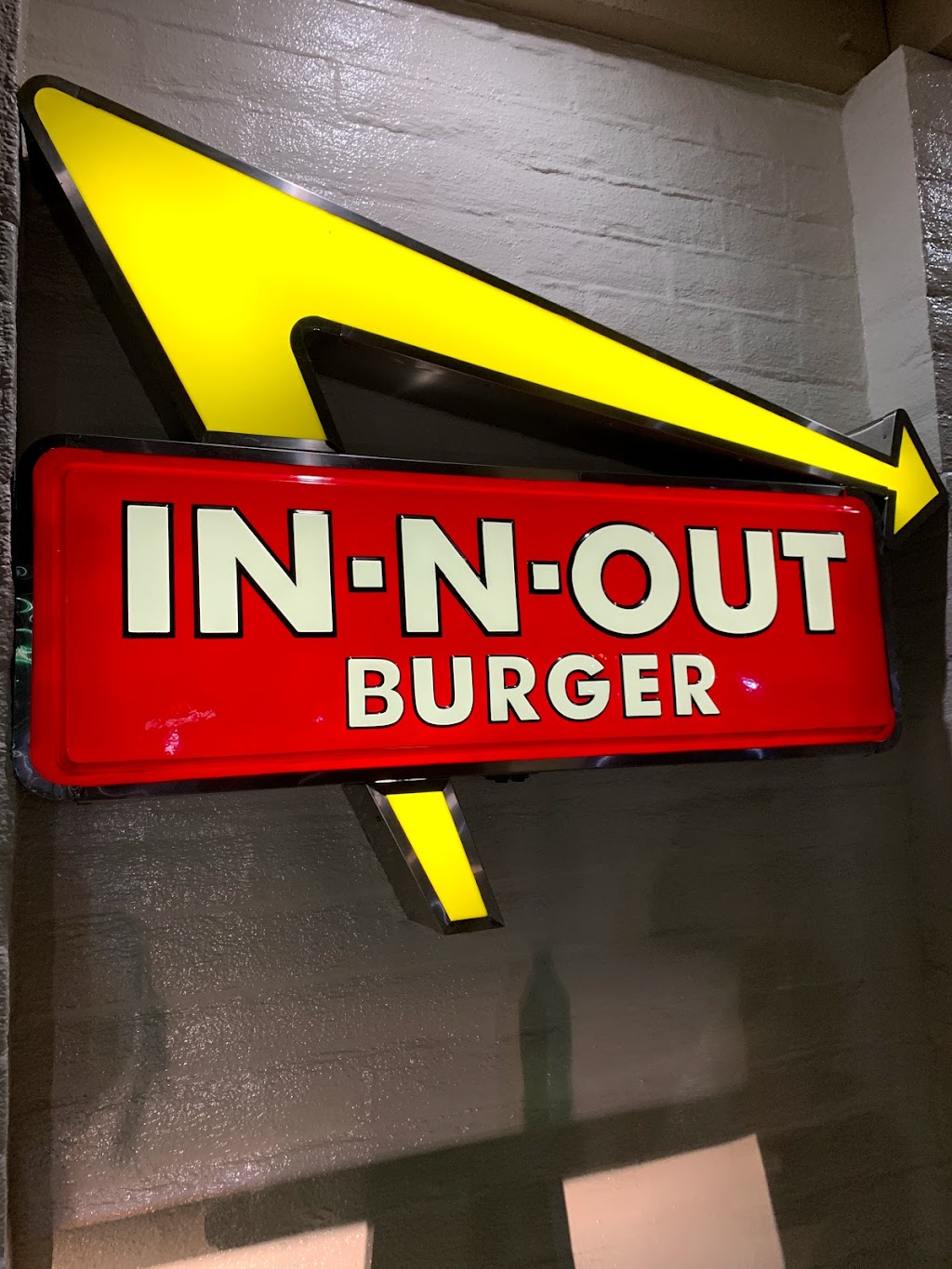 In-N-Out Burger | 825 W Chapman Ave, Placentia, CA 92870, USA | Phone: (800) 786-1000