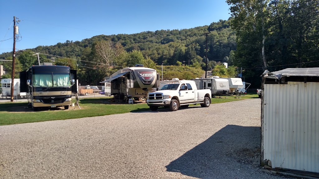 Smiths Landing Campground | 163 Ferry Rd, Chester, WV 26034, USA | Phone: (304) 552-2918