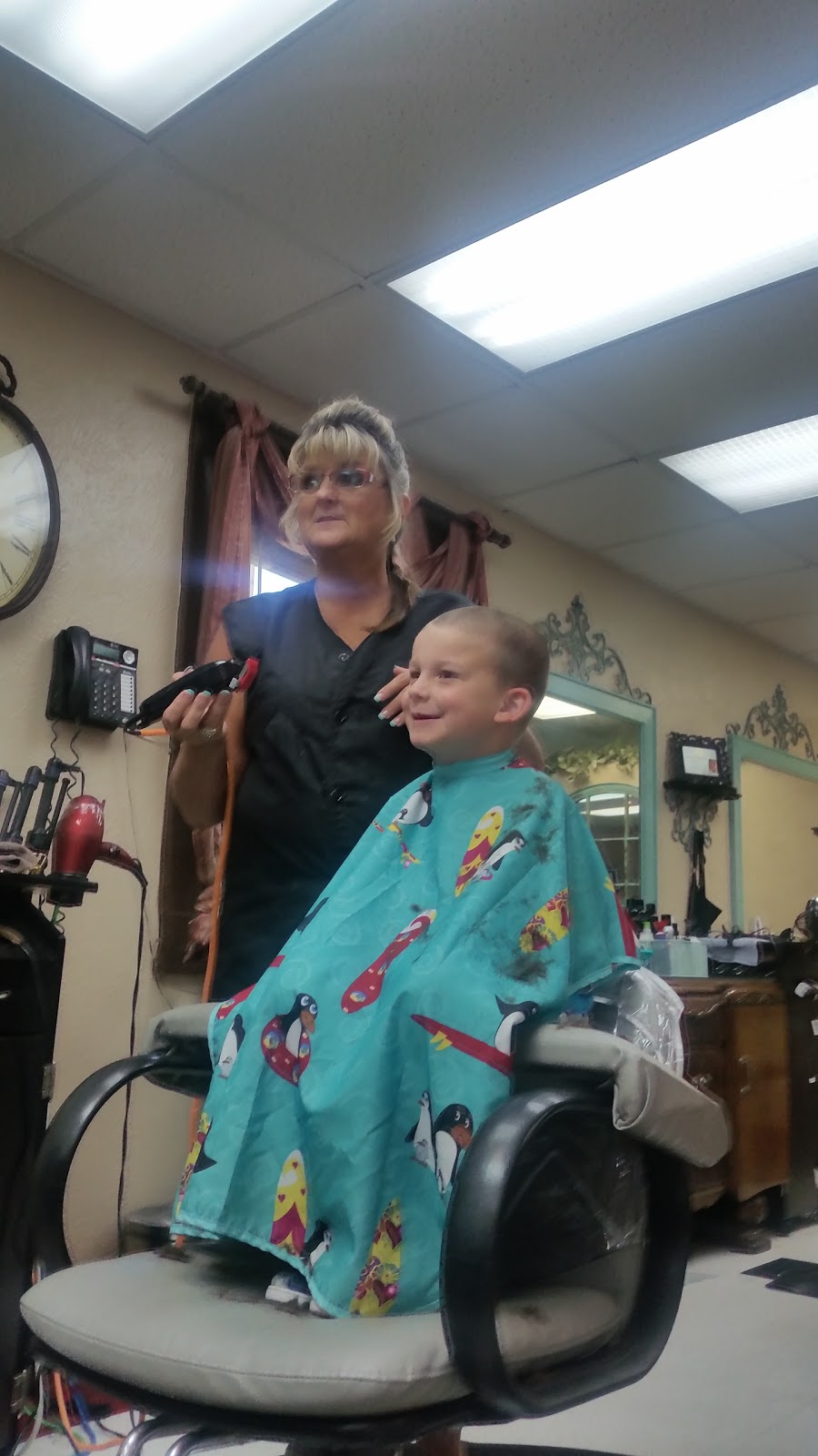 Salon On the Square | 613 Cedar St, Cedar Hill, TX 75104, USA | Phone: (972) 293-6801