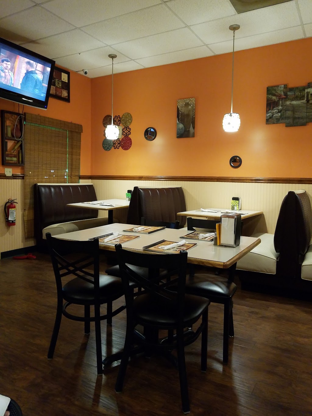 Capris Pizzeria & Family Restaurant | 1033 Randolph St #8, Thomasville, NC 27360, USA | Phone: (336) 472-7030