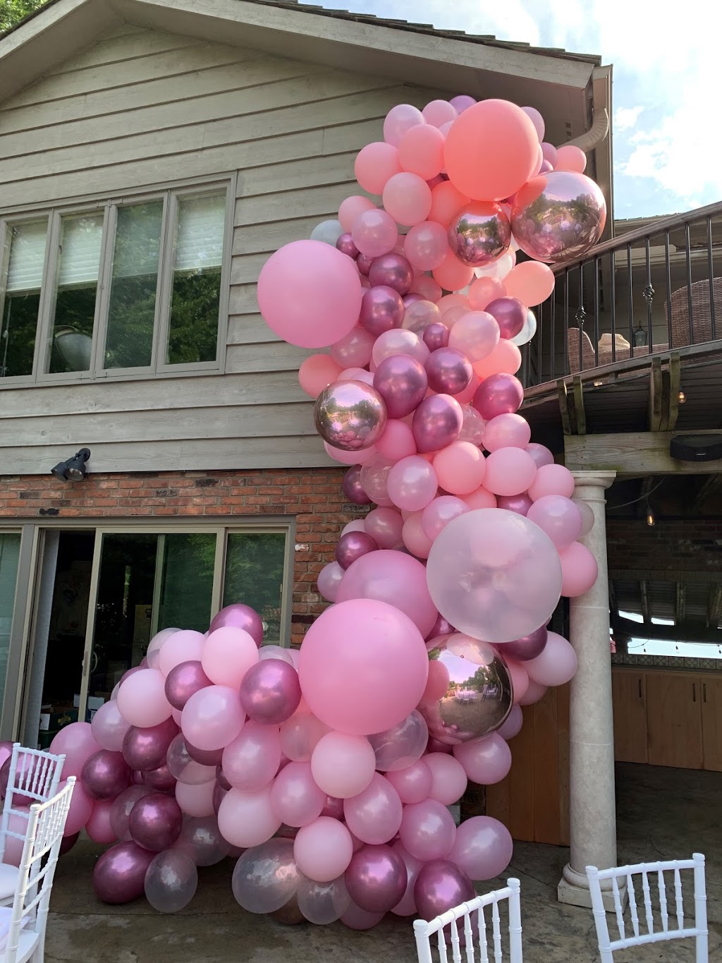 Pink Gorilla Balloons & Events | 4512 Renaissance Pkwy, Warrensville Heights, OH 44128, USA | Phone: (216) 687-7575