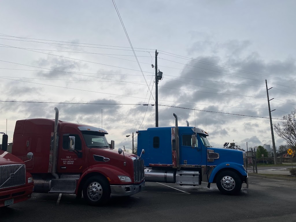 EMK Truck Parking | 535 Seaboard Industrial Dr, Lawrenceville, GA 30046, USA | Phone: (678) 429-3998