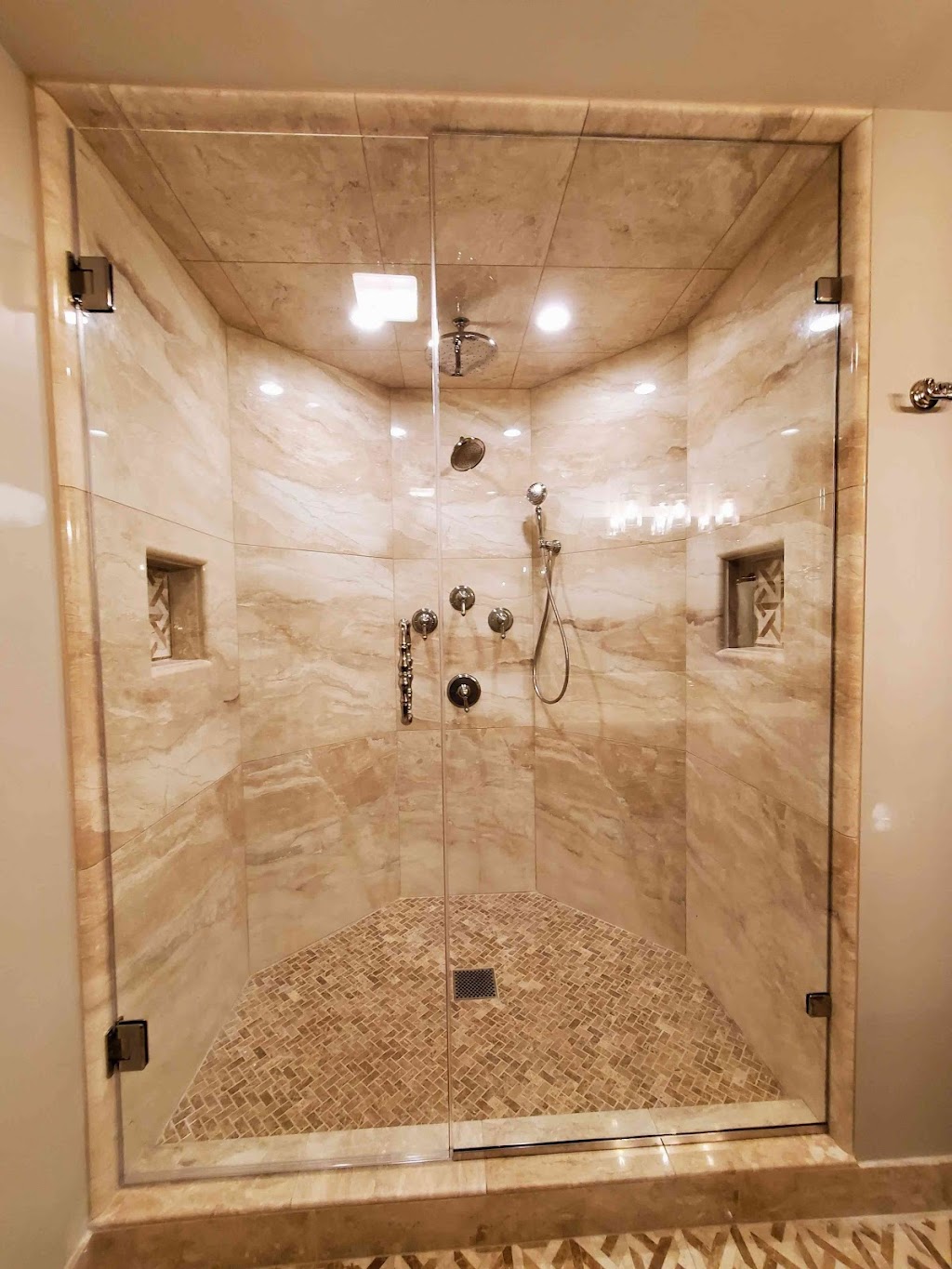 Omaha Shower Door | 2125 River Rd Dr, Waterloo, NE 68069, USA | Phone: (531) 772-3086