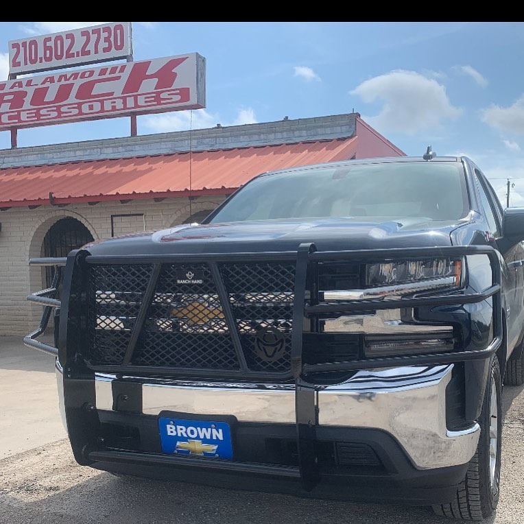 Alamo Truck Accessories | 200 Dixon Dr, Devine, TX 78016, USA | Phone: (210) 602-2730