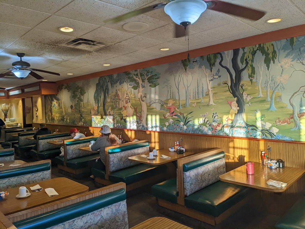 Seven Dwarfs Family Restaurant | 917 E Roosevelt Rd, Wheaton, IL 60187, USA | Phone: (630) 653-7888