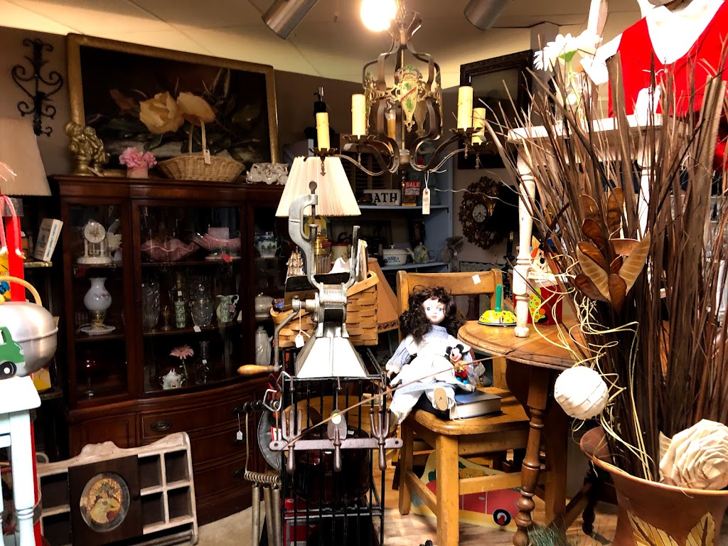 Antique Marketplace Hammonton | 109 12th St, Hammonton, NJ 08037 | Phone: (609) 567-1889