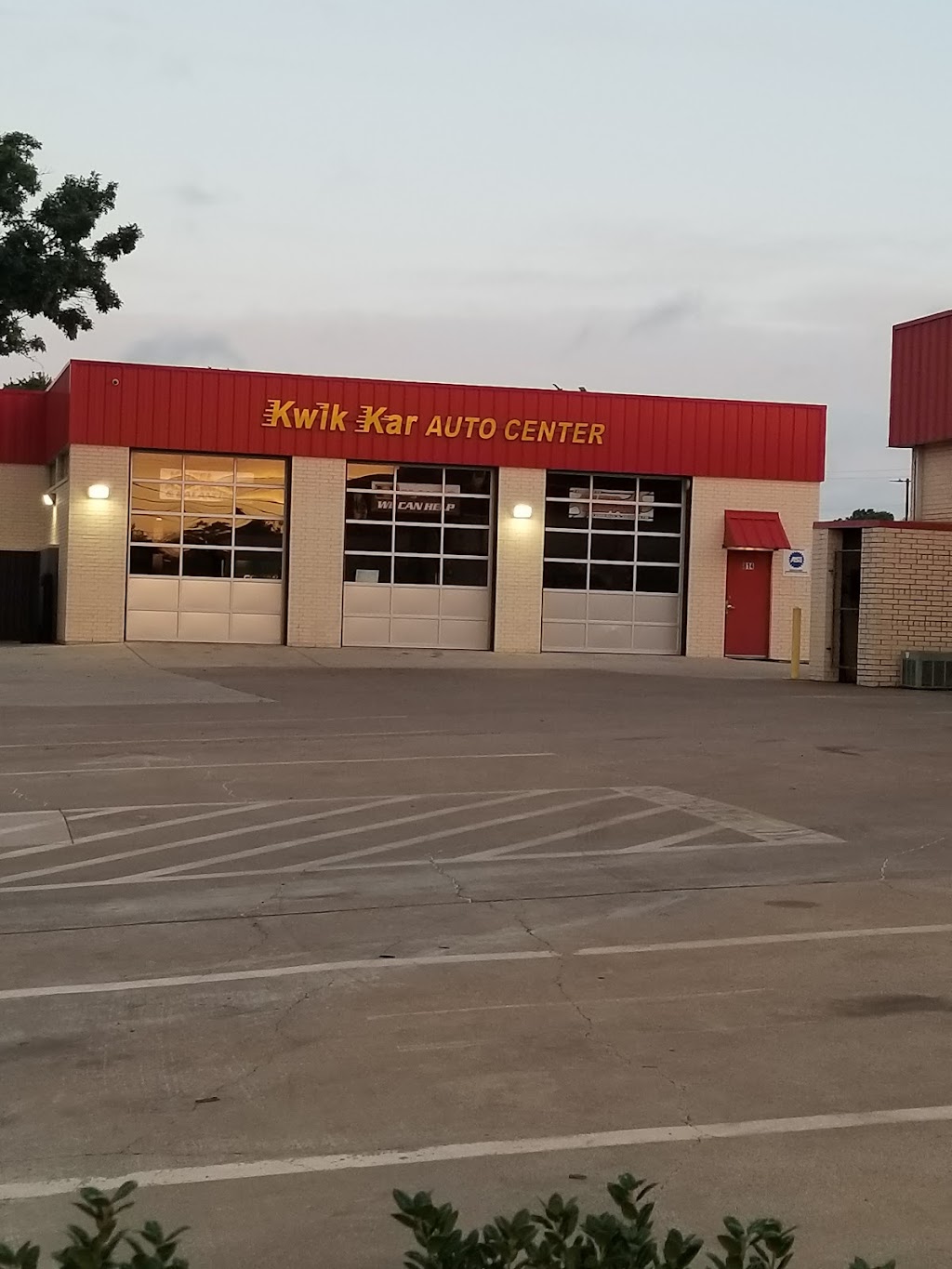 Kwik Kar Oil Change & Auto Care | 810 W Buckingham Rd, Garland, TX 75040, USA | Phone: (972) 272-3449