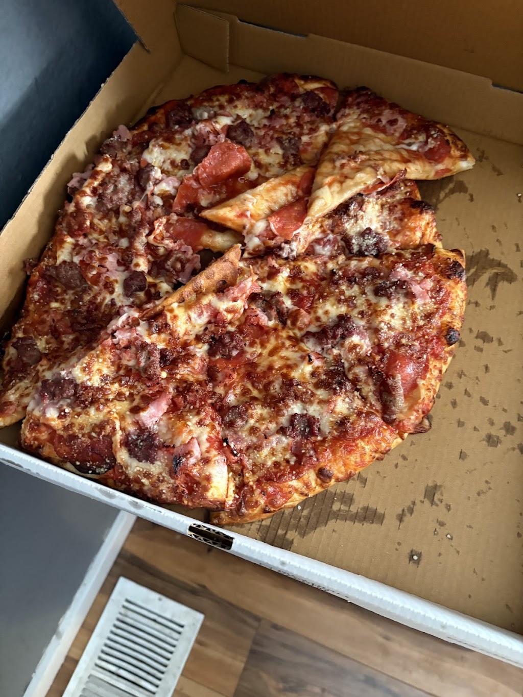 Louies Pizza Shop (Fayette, OH)(Carryout/Delivery Only) | 109 E Main St, Fayette, OH 43521, USA | Phone: (419) 237-3737