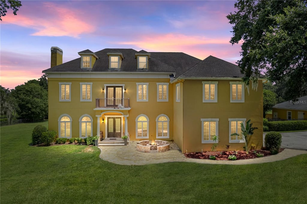 Lakeland Manor House | 3020 Crews Lake Dr, Lakeland, FL 33813, USA | Phone: (863) 398-2750