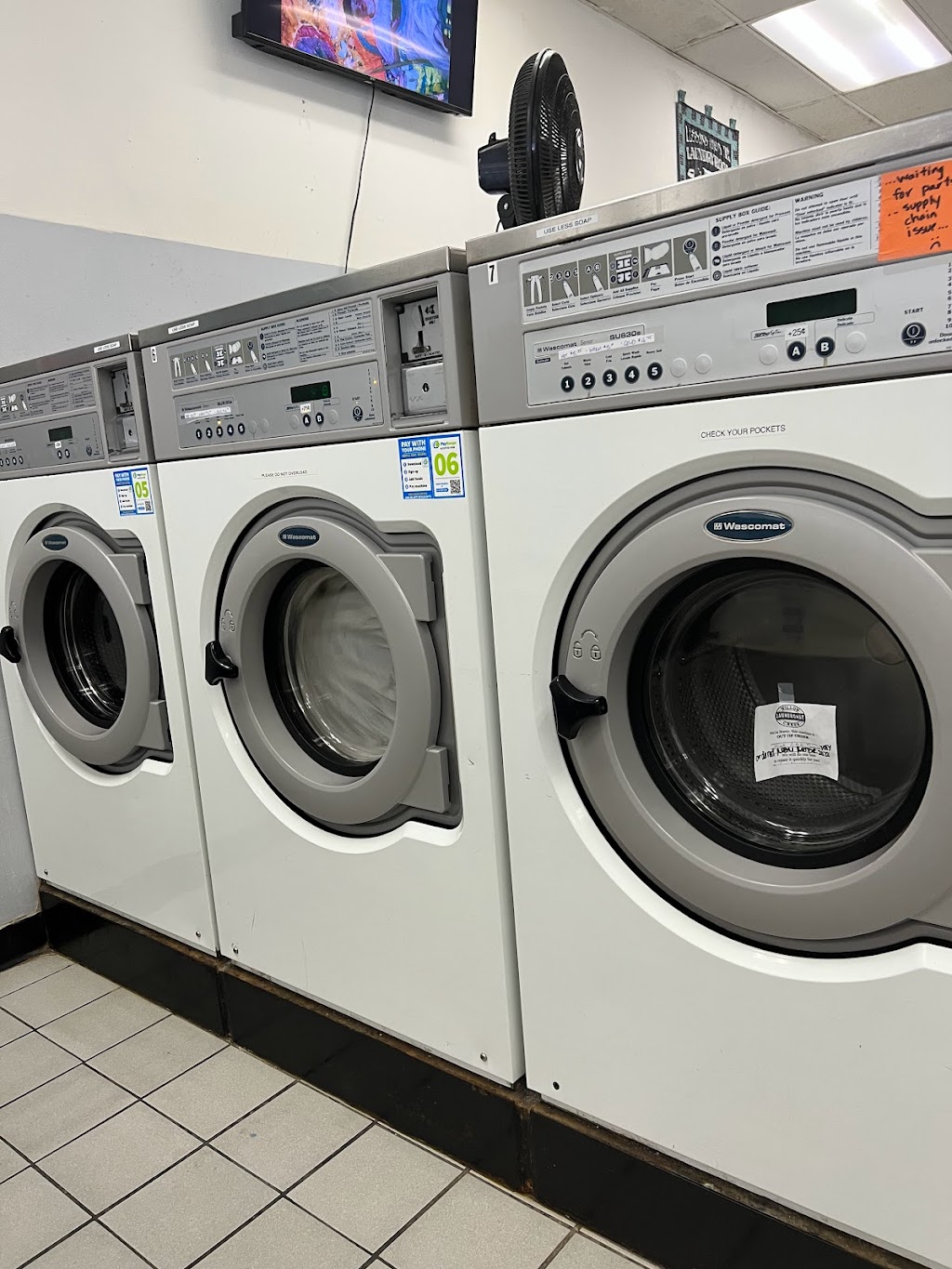 Willow Creek Laundromat | 602 Jones Ferry Rd, Carrboro, NC 27510 | Phone: (919) 942-0606