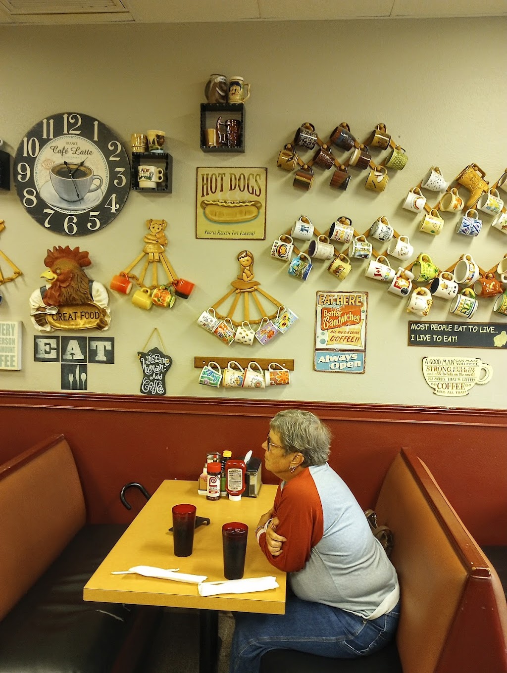 Odd Cuples Cafe | 117 W Belt Ave Suite D, Bushnell, FL 33513, USA | Phone: (352) 568-0408