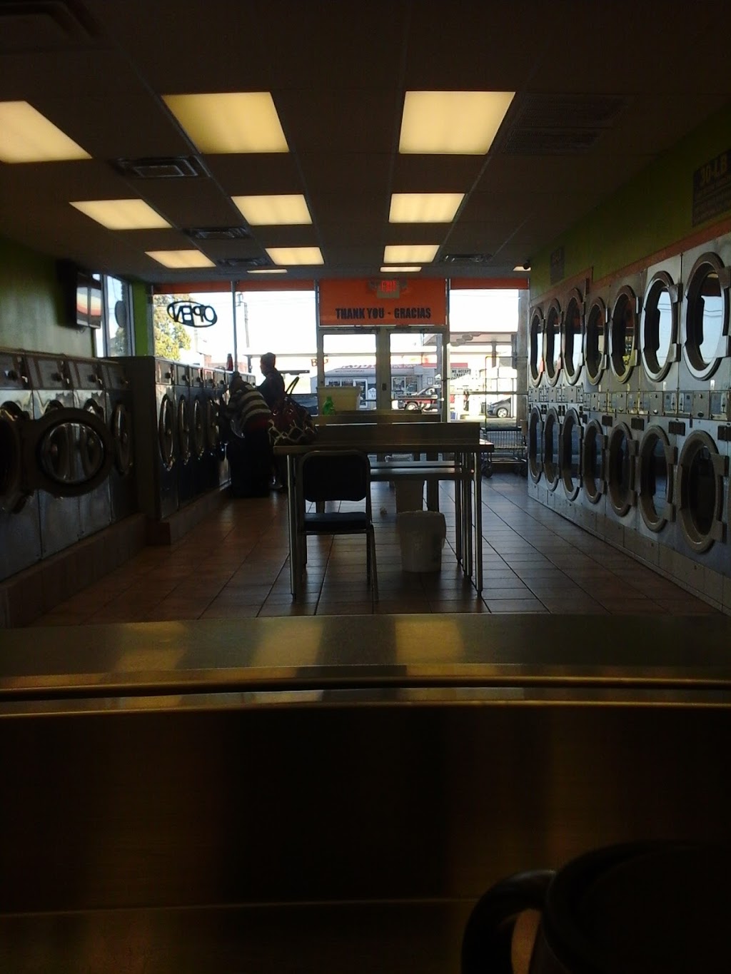 Laundromato Coin Laundry | 1612 E 3rd St, Dayton, OH 45403, USA | Phone: (937) 340-1277