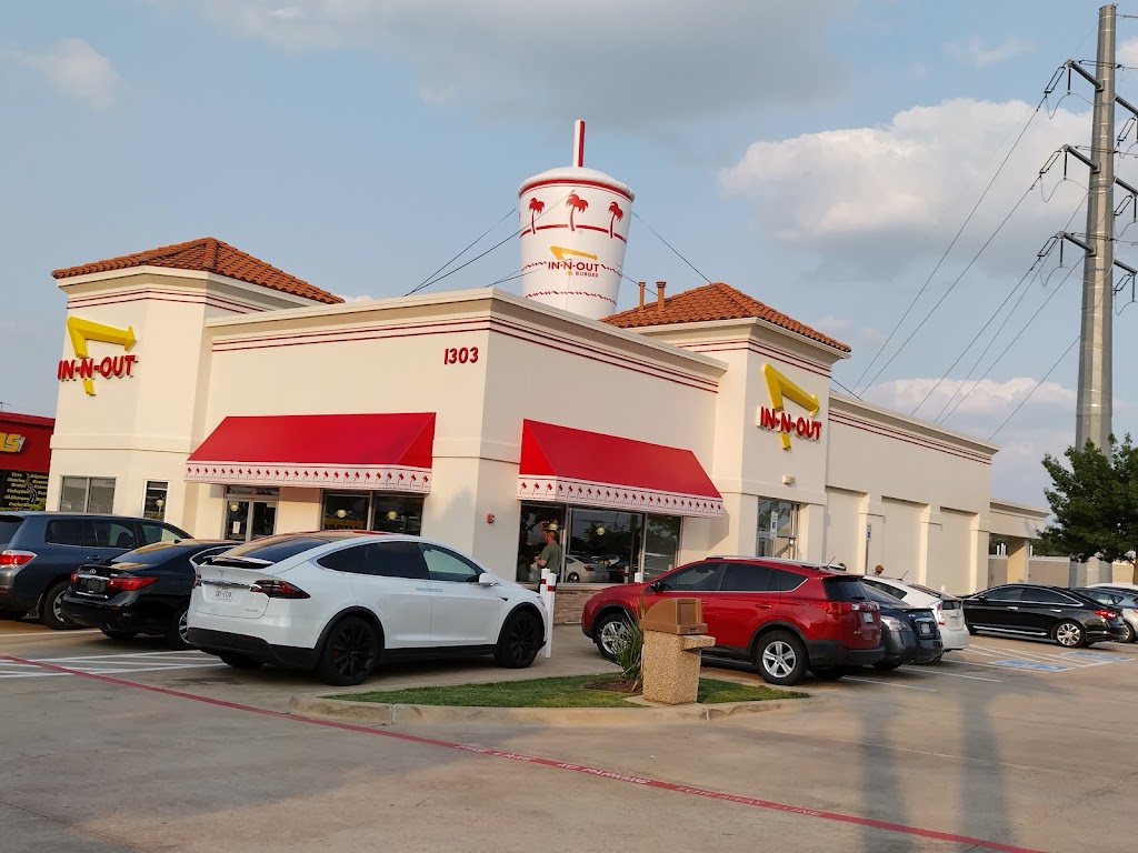 In-N-Out Burger | 1303 William D Tate Ave, Grapevine, TX 76051, USA | Phone: (800) 786-1000