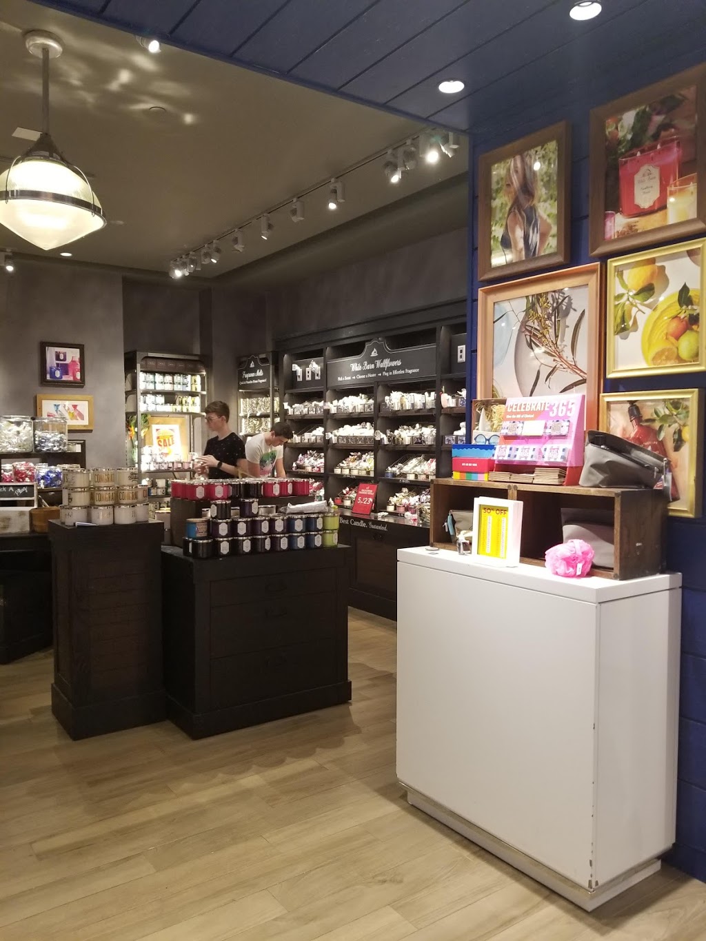 Bath & Body Works | 3000 Grapevine Mills Pkwy, Grapevine, TX 76051, USA | Phone: (972) 691-8559