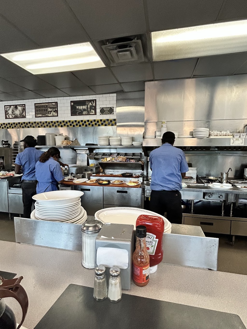 Waffle House | 3818 W Illinois Ave, Dallas, TX 75211, USA | Phone: (214) 467-1906