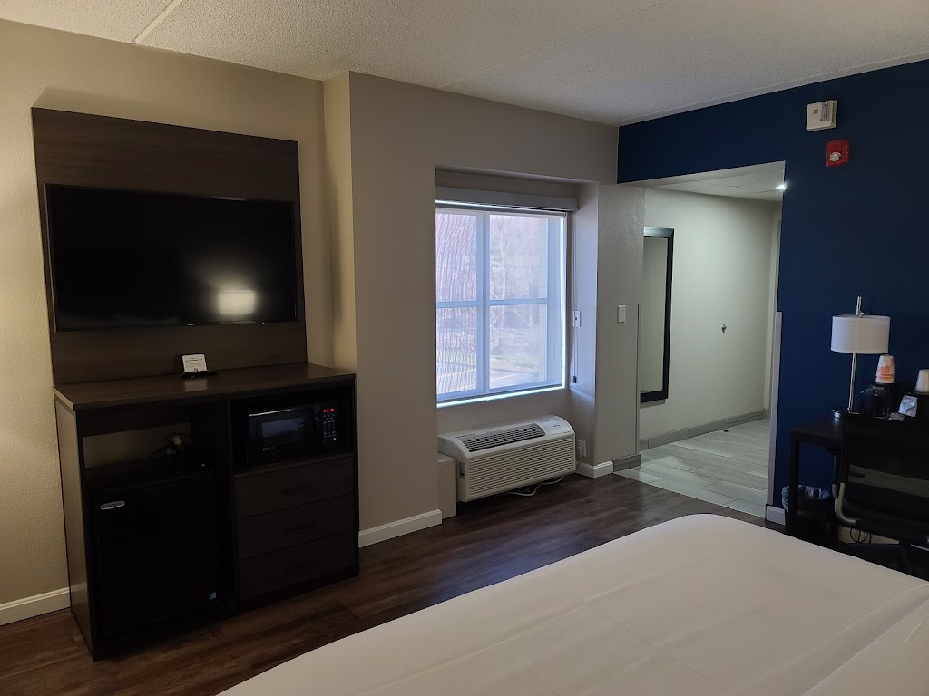 Comfort Inn Boston Milford | 24 Beaver St, Milford, MA 01757, USA | Phone: (508) 478-8243