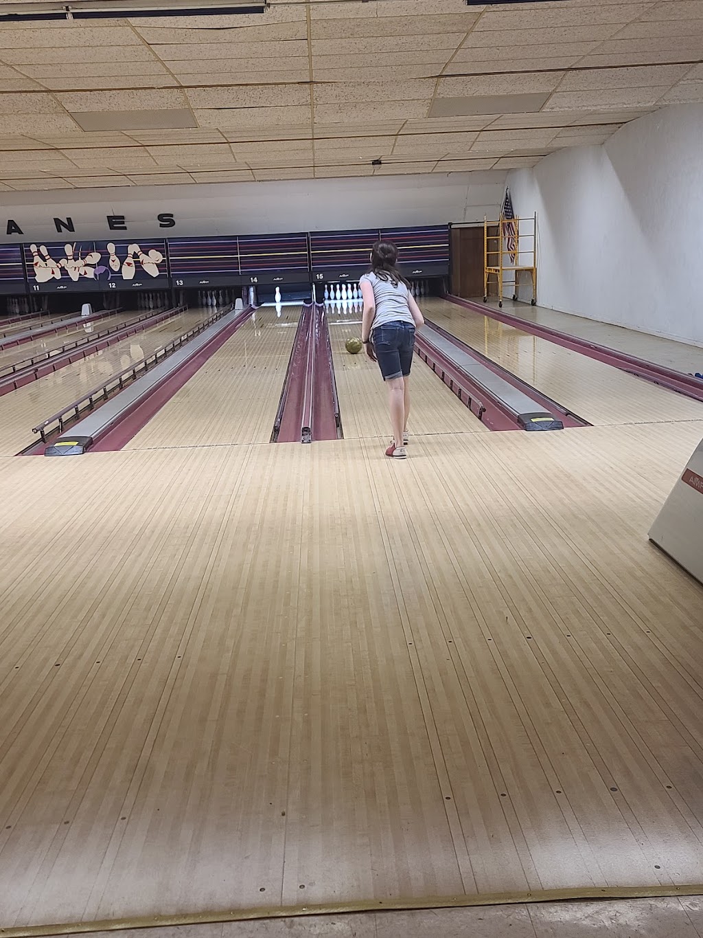 Madison Bowling Lanes | 690 N Main St, London, OH 43140, USA | Phone: (740) 852-1976