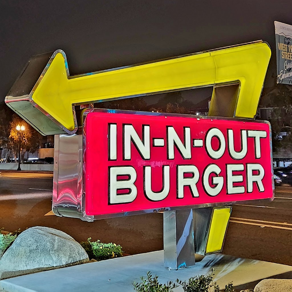 In-N-Out Burger | 594 W 19th St, Costa Mesa, CA 92627, USA | Phone: (800) 786-1000