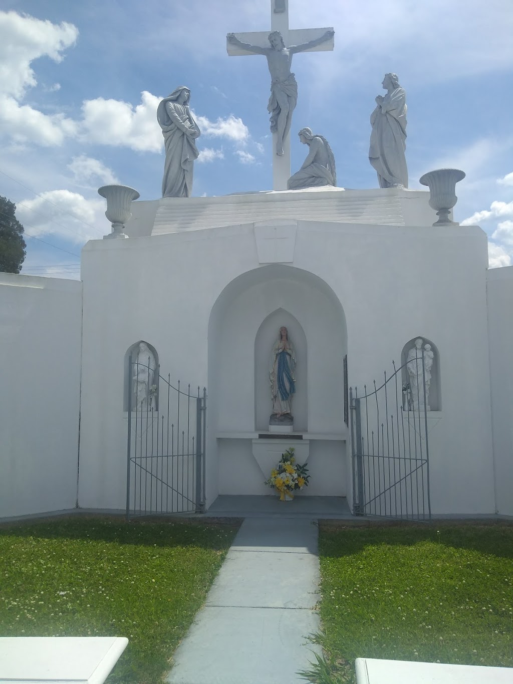 St Joseph Cemetery | 949 Menard St, Thibodaux, LA 70301, USA | Phone: (985) 446-0280