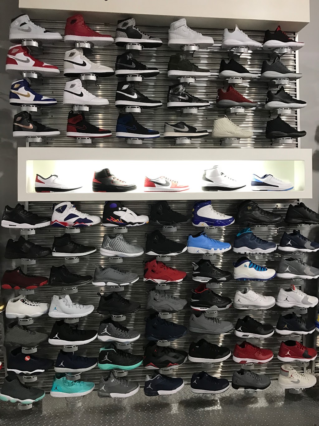 Shoe Palace | 8155 Arroyo Cir A-013, Gilroy, CA 95020, USA | Phone: (408) 842-1115