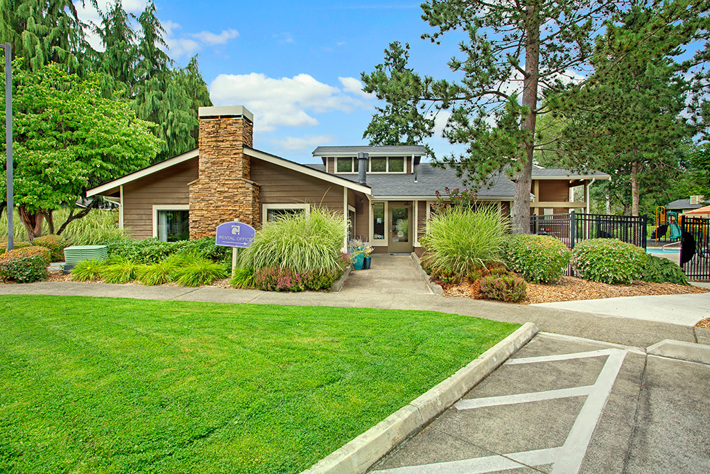 Gilman Square Apartments | 360 NW Dogwood St, Issaquah, WA 98027 | Phone: (425) 392-0570