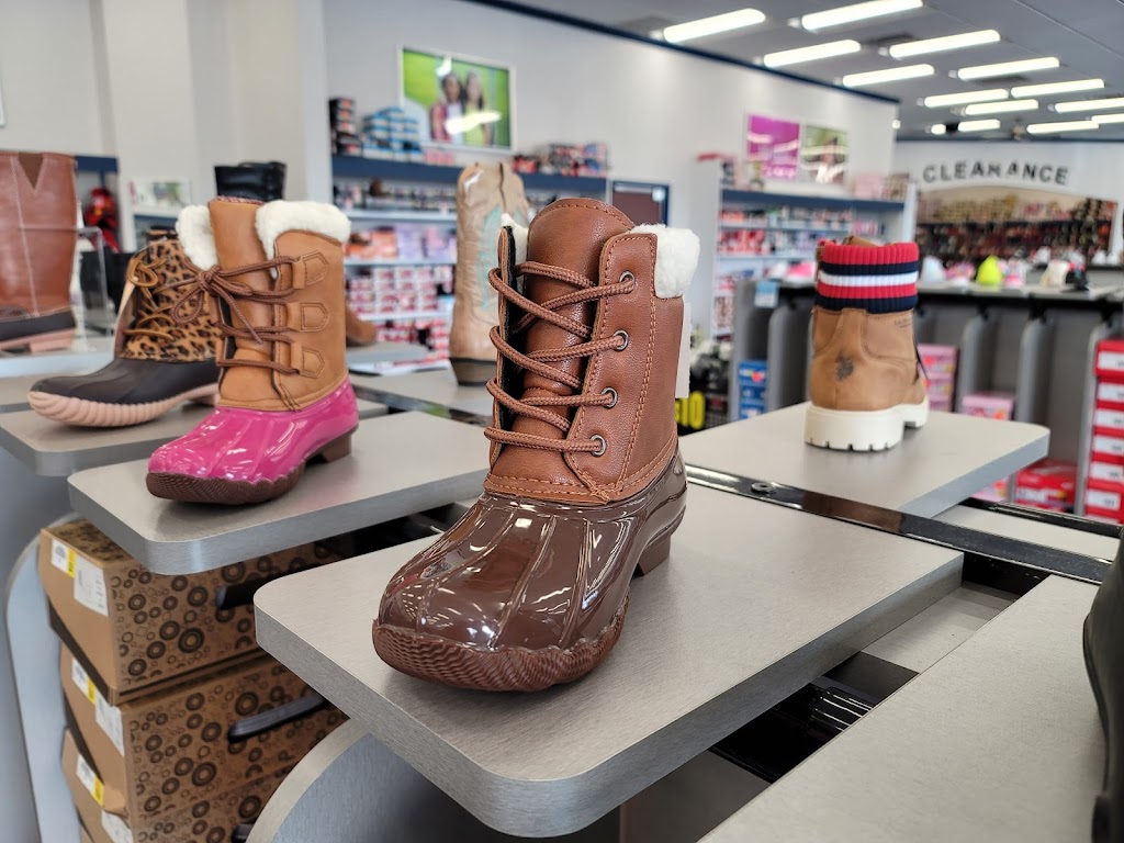 Shoe Show Mega Store | 1660 NC Highway 14 Shops At Reidsville Ridge, Unit A, Reidsville, NC 27320, USA | Phone: (336) 634-1990