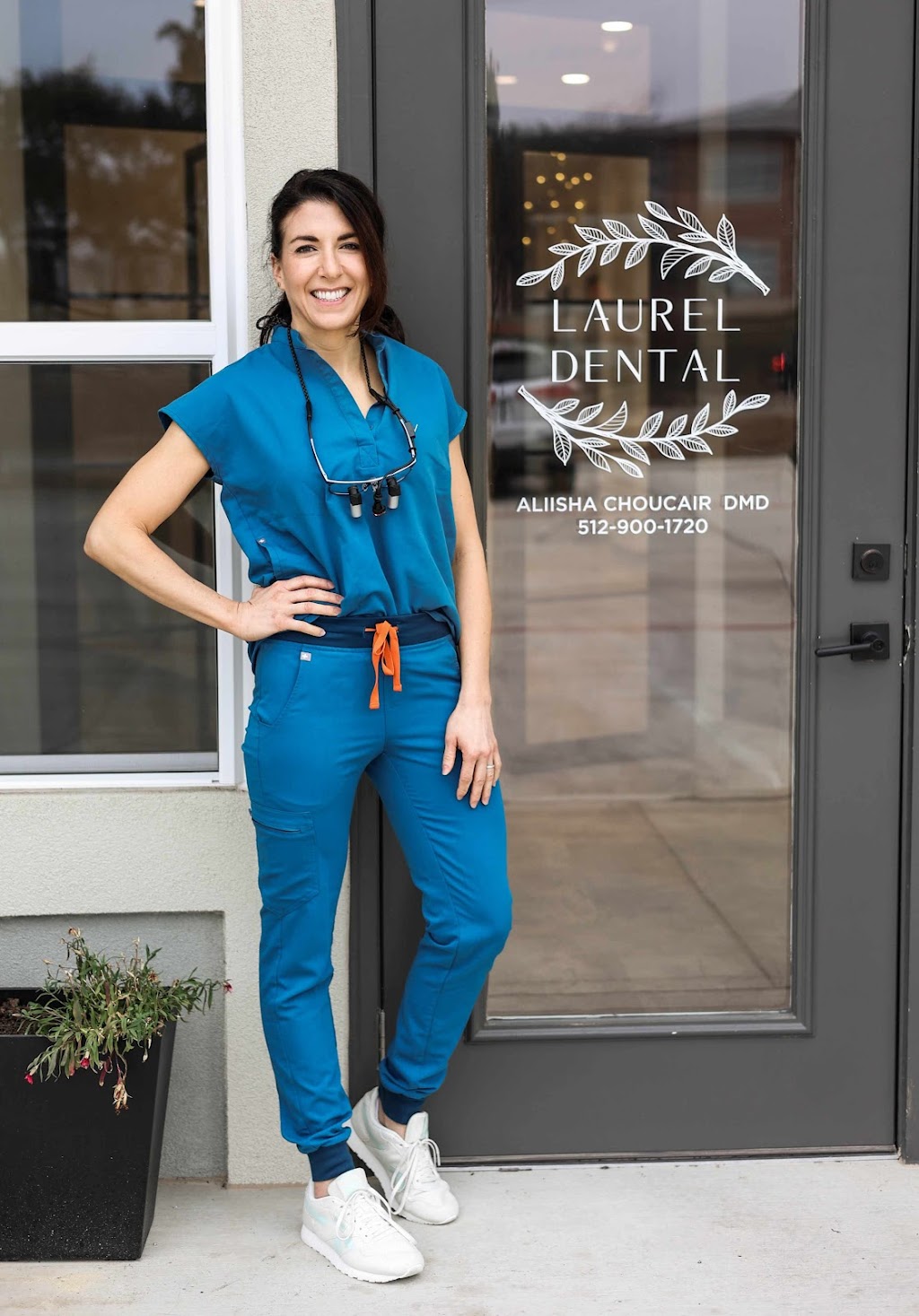 Laurel Dental | 10824 E Crystal Falls Pkwy #303, Leander, TX 78641, USA | Phone: (512) 900-1720