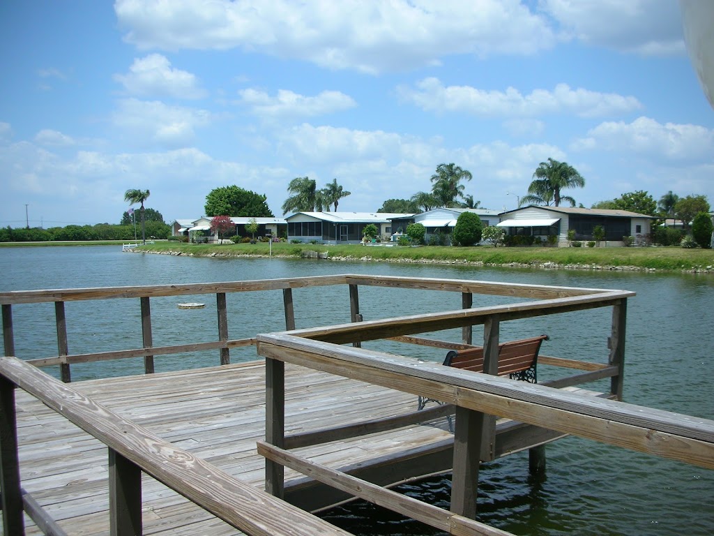 Country Lakes Villages | 6100 Bayshore Rd, Palmetto, FL 34221, USA | Phone: (941) 722-0556