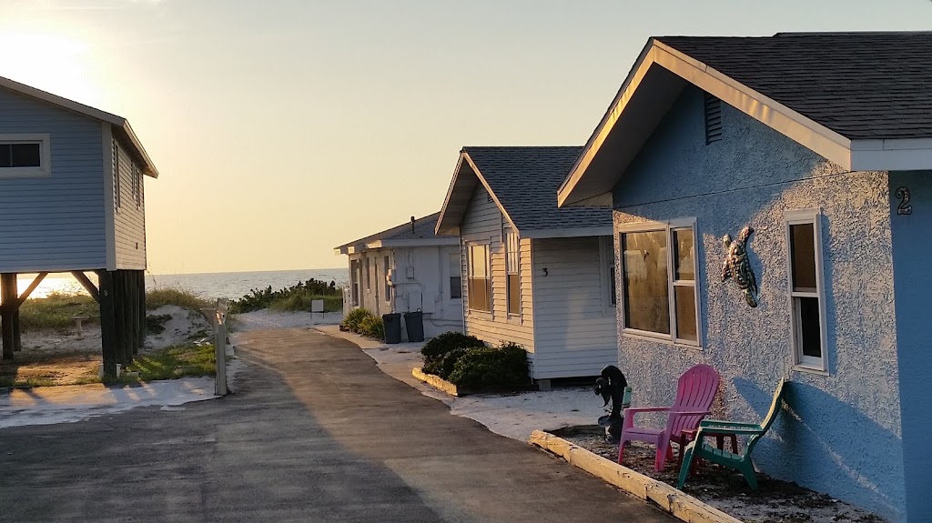 Beachy Nook Cottage #2 Vacation Rental | 19718 Gulf Blvd Cottage #2, Indian Shores, FL 33785, USA | Phone: (813) 920-0312