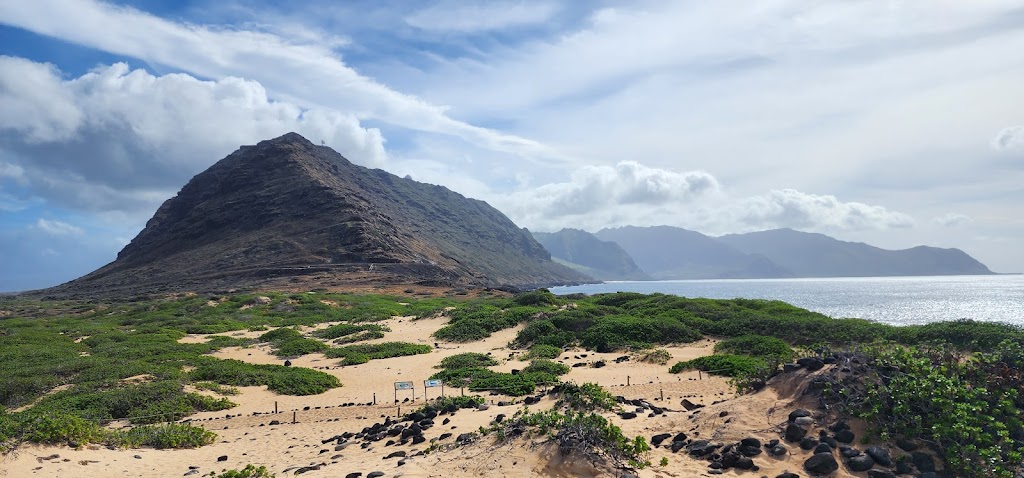 Kaʻena Point Trail | Farrington Hwy, Waialua, HI 96791, USA | Phone: (808) 587-0300