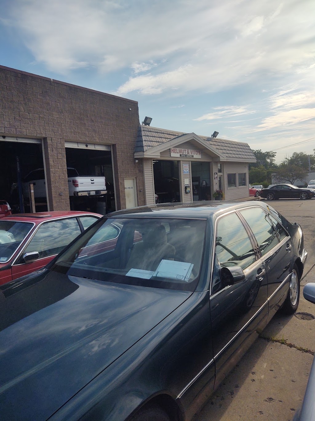Helmut & Vitos Auto Svc | 1430 Ogden Ave, Downers Grove, IL 60515, USA | Phone: (630) 963-1340