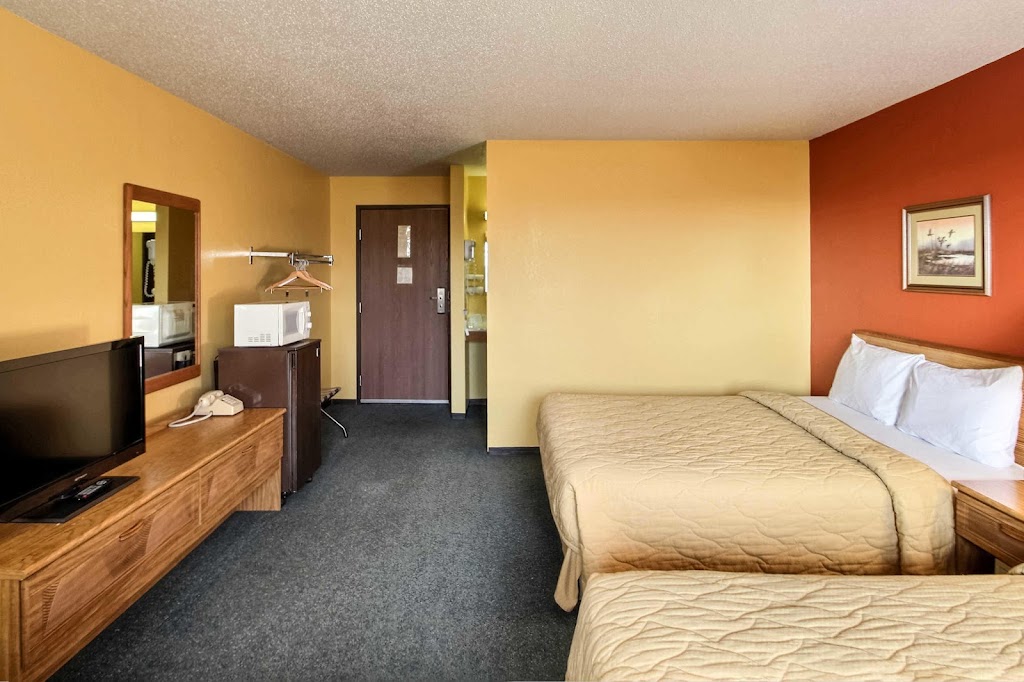 Belgium Inn & Suites | 120 Lakeview Dr, Belgium, WI 53004, USA | Phone: (262) 285-3566