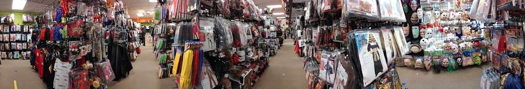 Costumes Plus | 2839 White Bear Ave, Maplewood, MN 55109, USA | Phone: (651) 748-1185