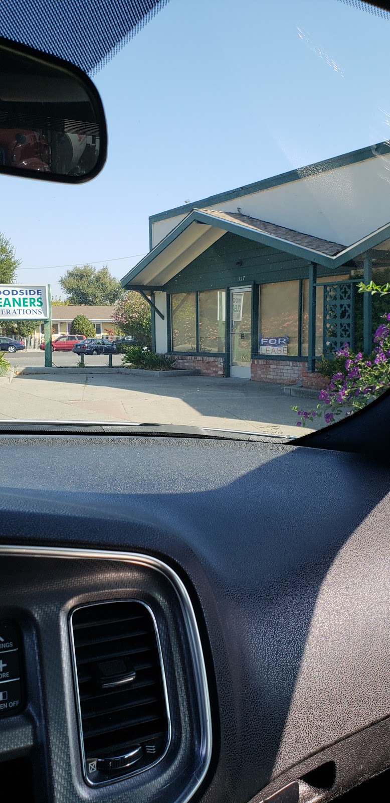 Woodside Cleaners | 748 Woodside Rd, Redwood City, CA 94061, USA | Phone: (650) 361-1990