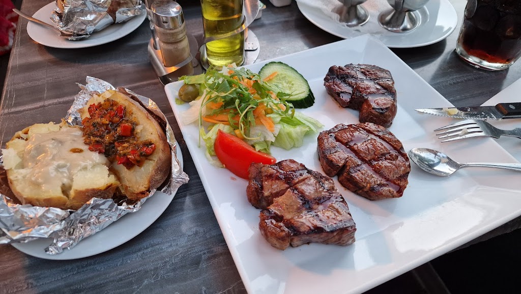 Saint Morris Argentinian Restaurant | Oudezijds Voorburgwal 163, 1012 ET Amsterdam, Netherlands | Phone: 020 422 7313