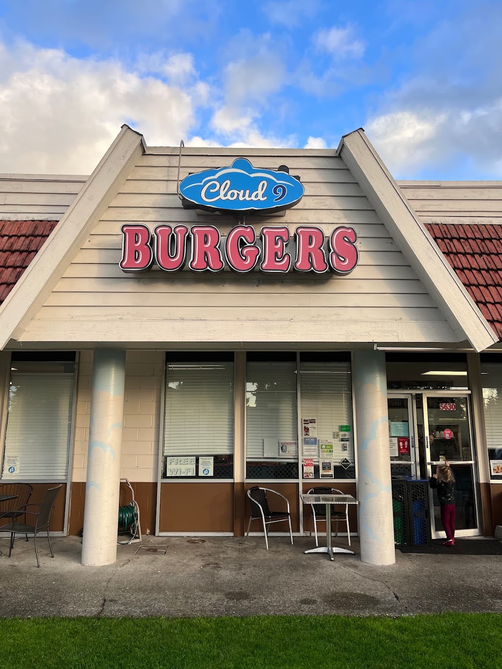 Cloud 9 Burgers | 5630 119th Ave SE, Bellevue, WA 98006 | Phone: (425) 747-4780