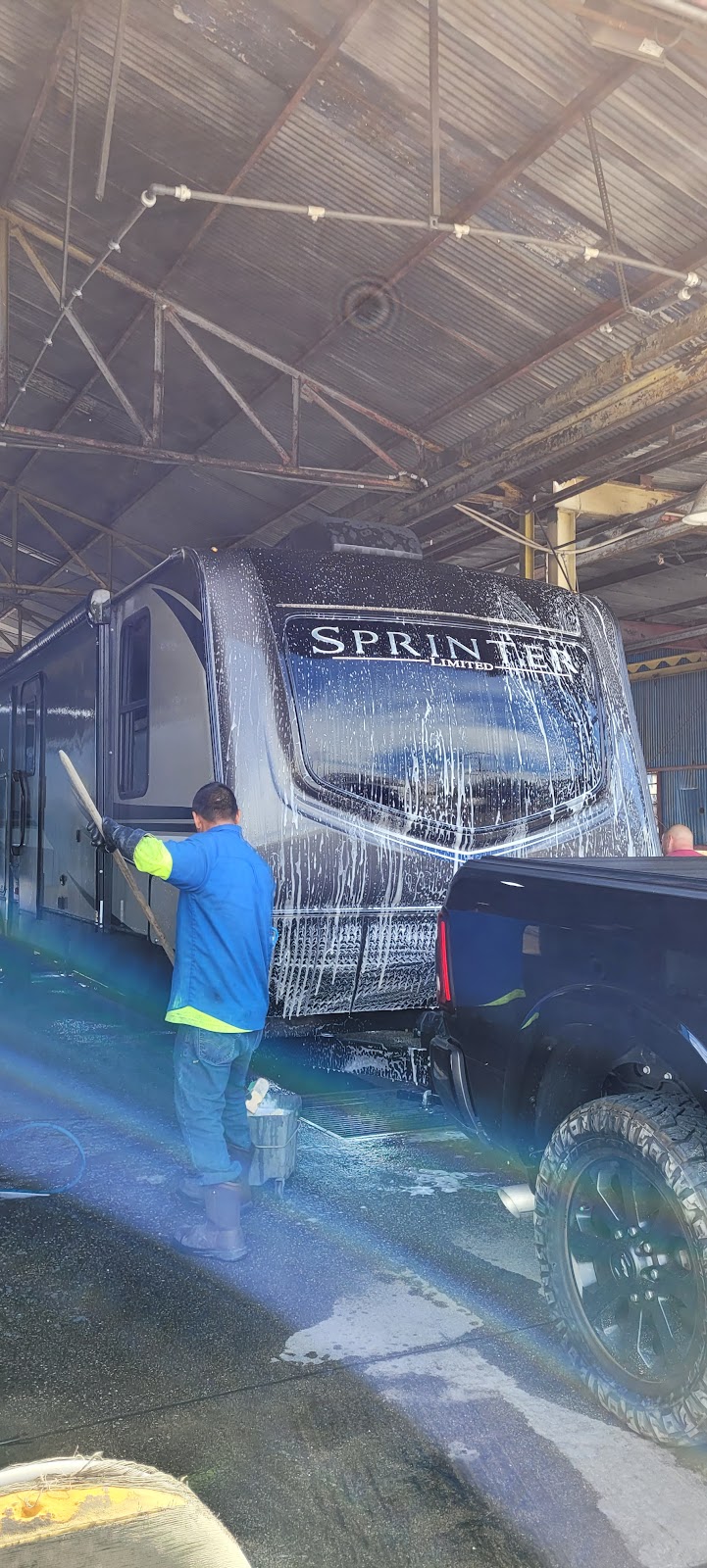 Castaic Truck Wash | 31557 Castaic Rd, Castaic, CA 91384, USA | Phone: (661) 295-8188