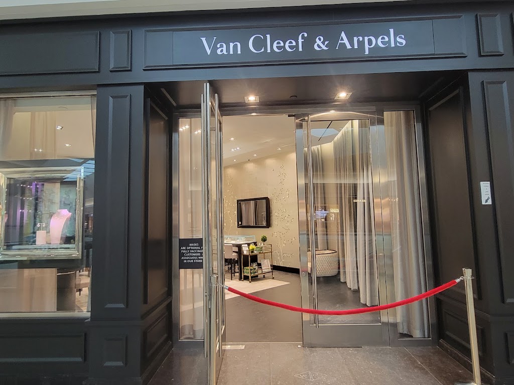 Van Cleef & Arpels | The Mall at Short Hills, Suite #230 1200, Morris Tpke, Short Hills, NJ 07078, USA | Phone: (973) 379-1800