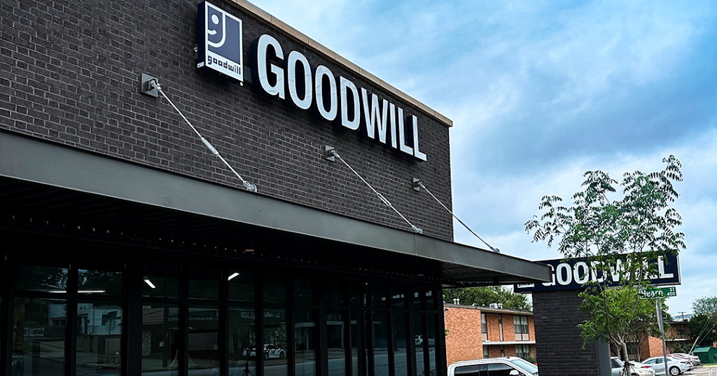 Goodwill Central Texas Lake Austin Store | 2411 Lake Austin Blvd, Austin, TX 78703, USA | Phone: (512) 478-6711