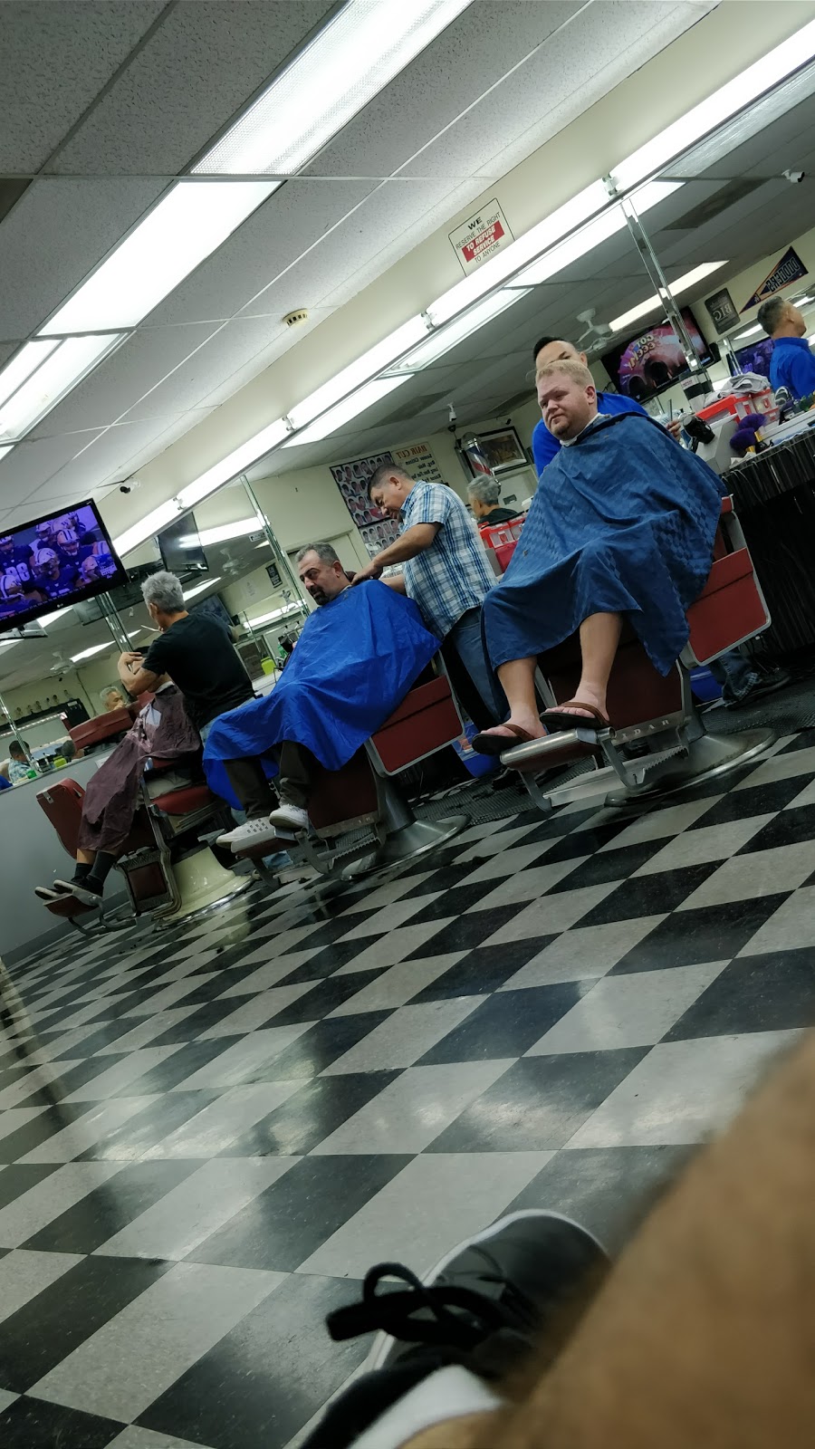 T & T Barber Shop | 17652 Vanowen St, Van Nuys, CA 91406, USA | Phone: (818) 345-4656