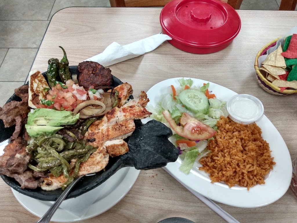 El botanitas restaurant | 3632 E Imperial Hwy, Lynwood, CA 90262, USA | Phone: (310) 898-1188