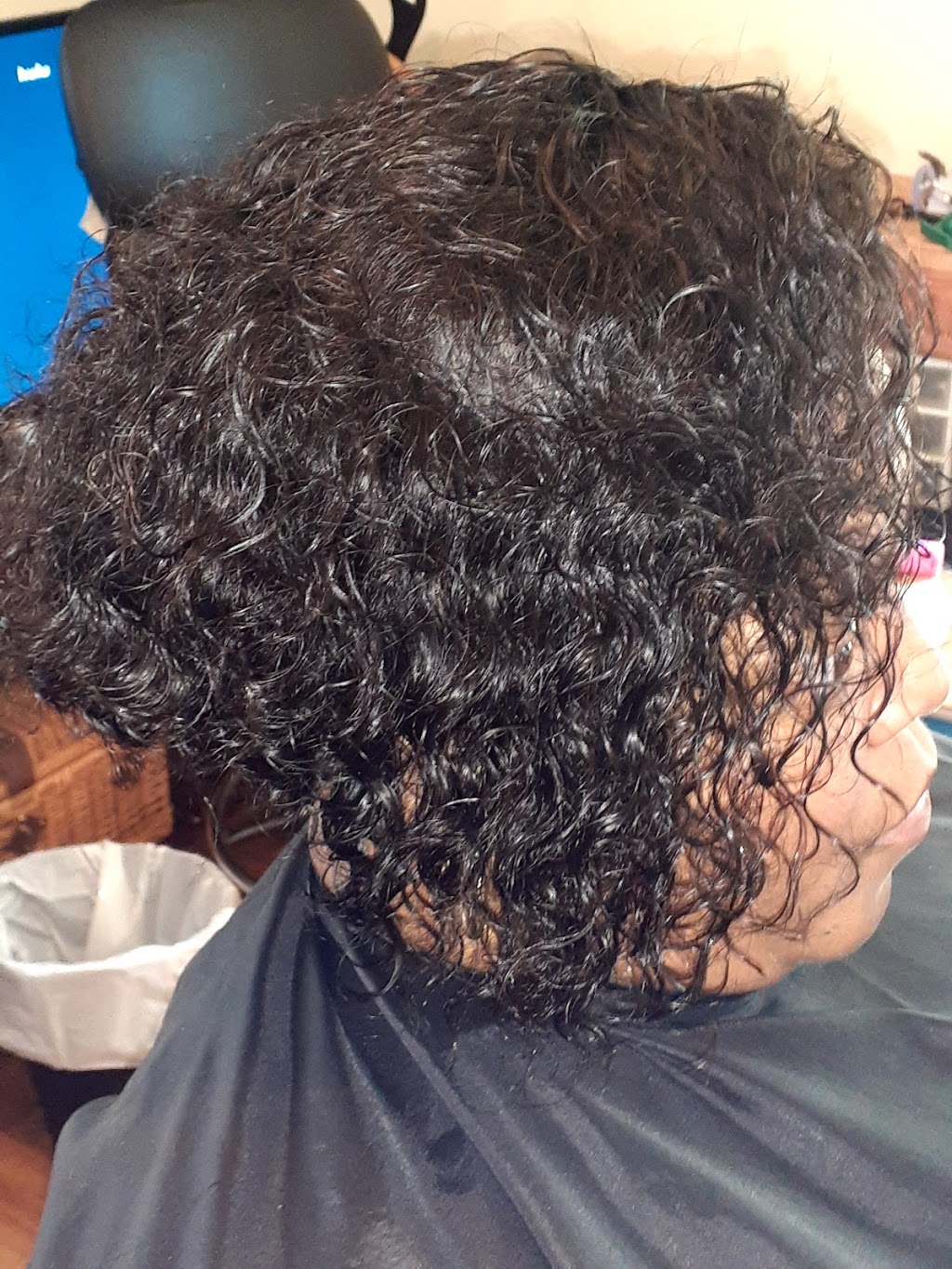 Crownd In Glory Hair Salon Kim Draper | 14112 Bolling Ave, Chester, VA 23836, USA | Phone: (804) 852-2083