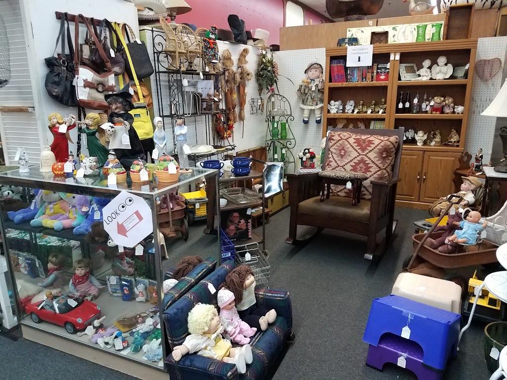 Timeless Antiques & Flea Mall | 2918 20th Ave G, Valley, AL 36854, USA | Phone: (334) 768-8463